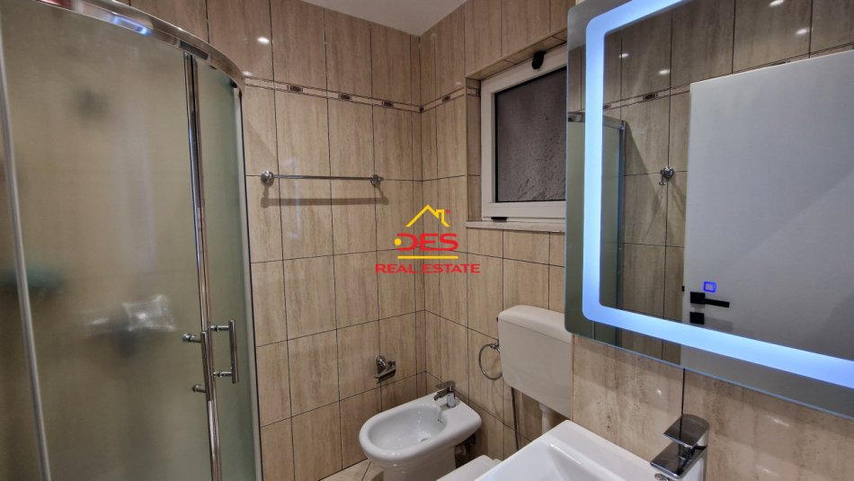 Vlore, jepet me qera apartament 2+1+Ballkon Kati 3, 110 m² 700 € (Rruga Gjergj Arianiti)