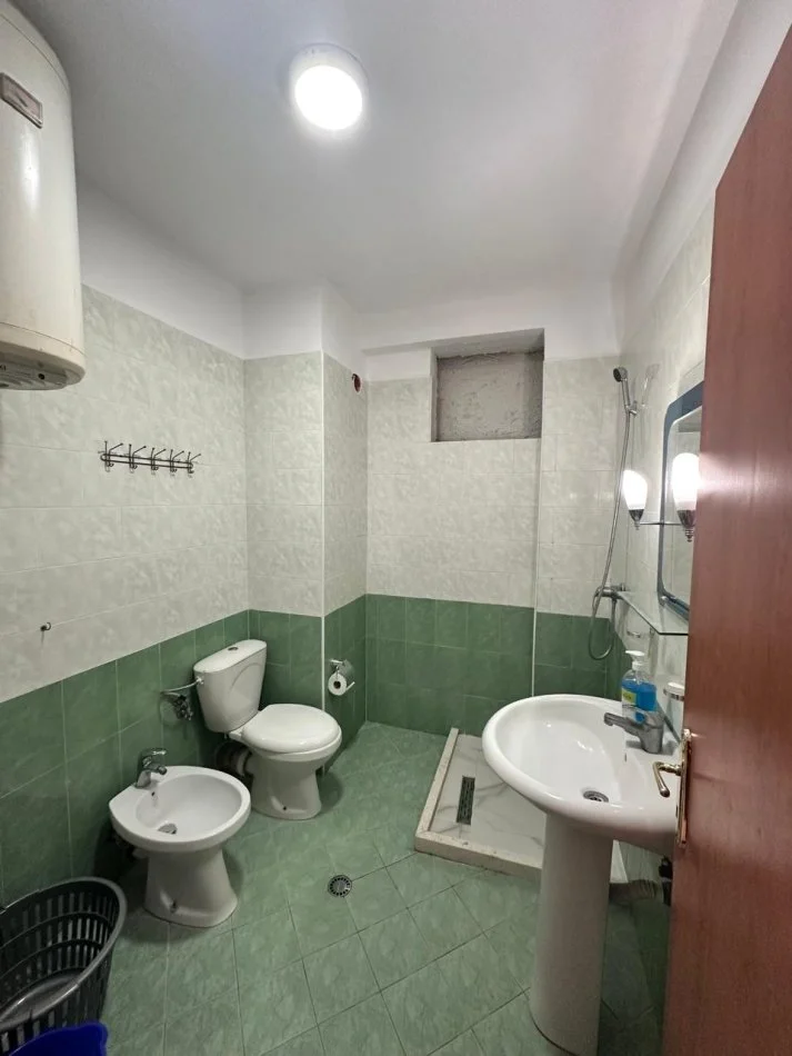 Tirane, jepet me qera apartament 2+1 Kati 5, 450 € (Bulevardi Migjeni)