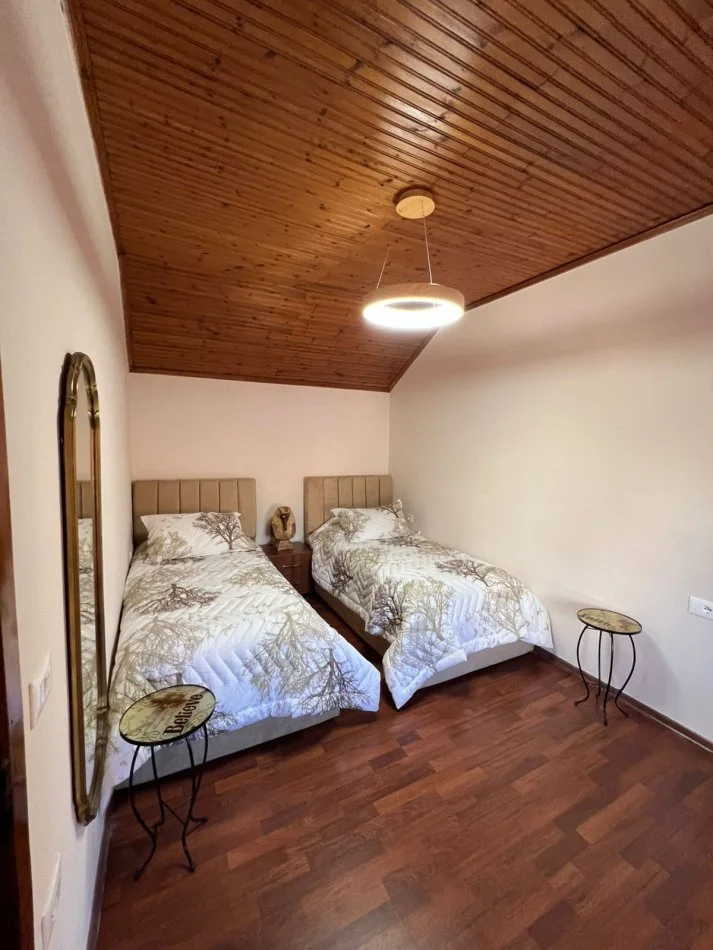 jepet me qera Vile Kati 2, 150 m² 2.000 € (Xhamlliku)