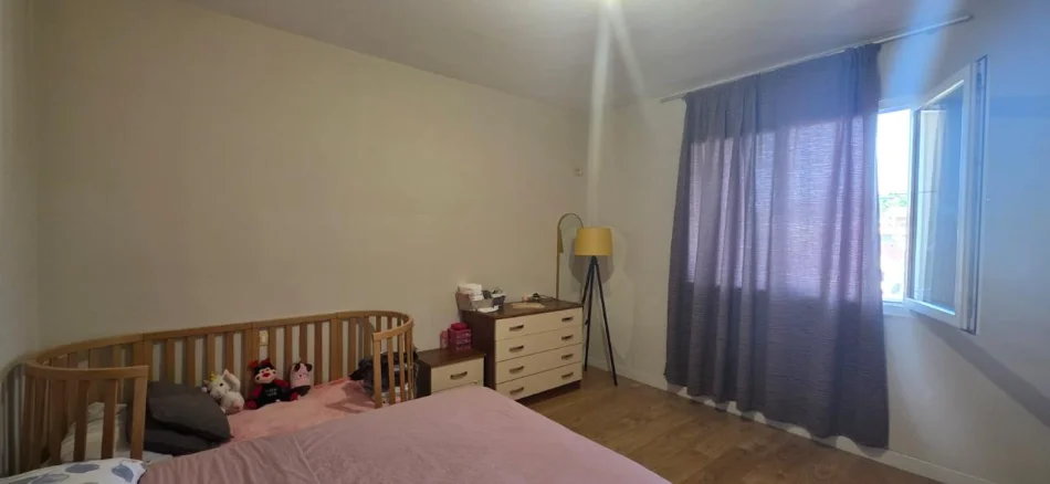 Tirane, shitet apartament 2+1 Kati 4, 93 m² 148.000 € (Yzberisht)