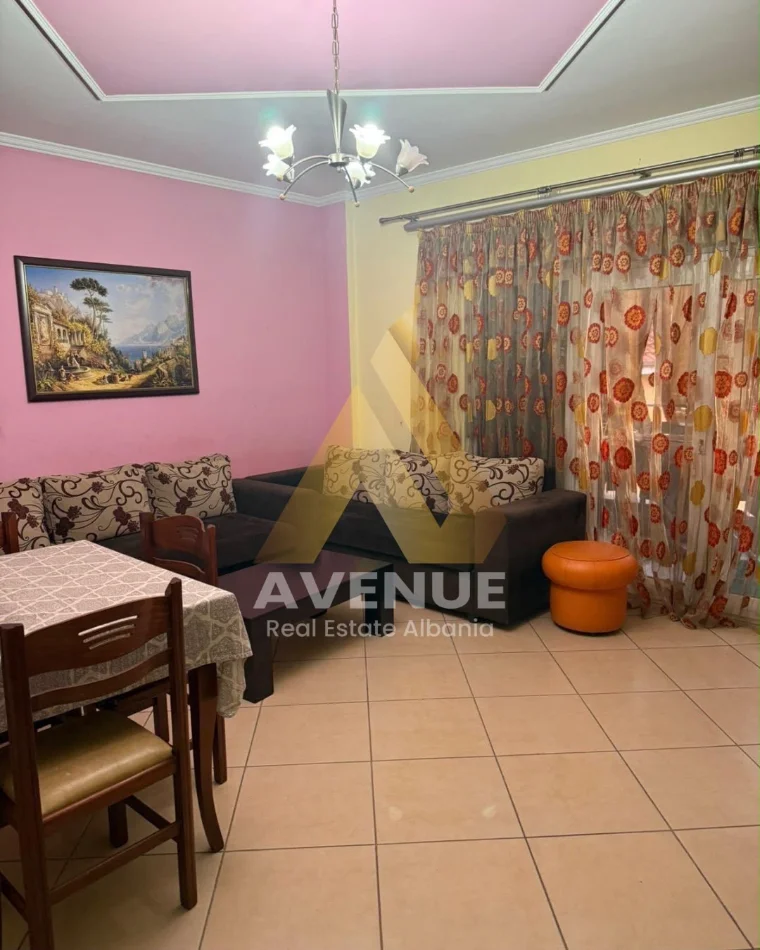 Tirane, jepet me qera apartament 1+1 Kati 2, 550 € (Prane Mozaikut)
