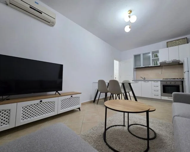 Tirane, jepet me qera apartament 1+1 Kati 4, 65 m² 650 € (tek Ish Ekspozita.)