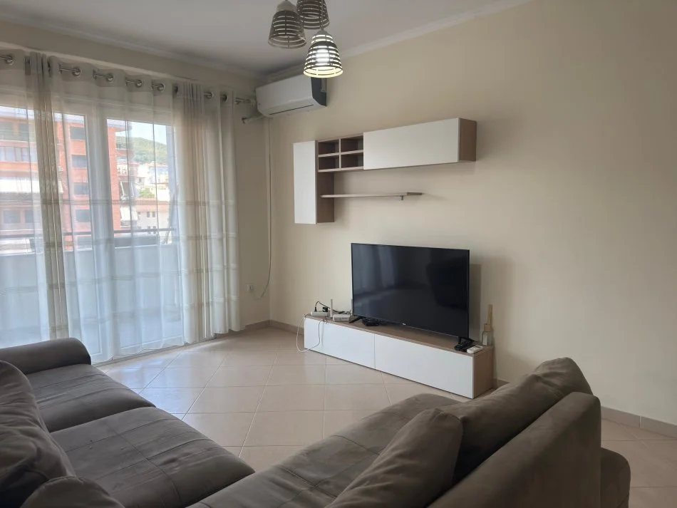 Tirane, jepet me qera apartament 2+1 Kati 7, 120 m² 