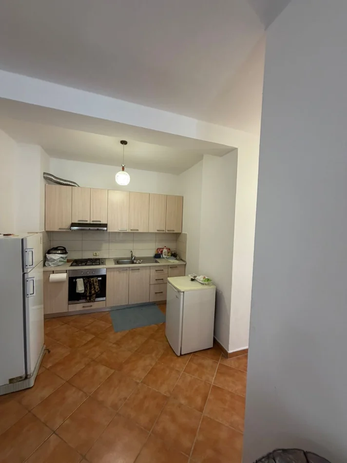 Durres, shitet apartament 2+1+Ballkon Kati 9, 99.000 € (Shkembi kavajes)