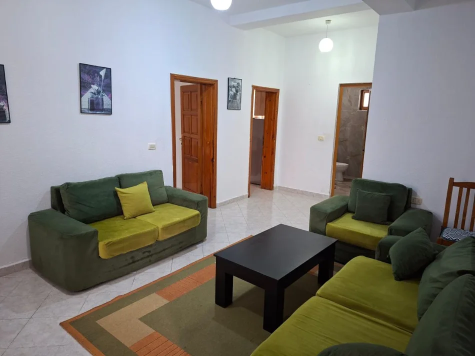 Tirane, jepet me qera 1+1 Kati 1, 70 m² 350 € (XHELAL CUPI)