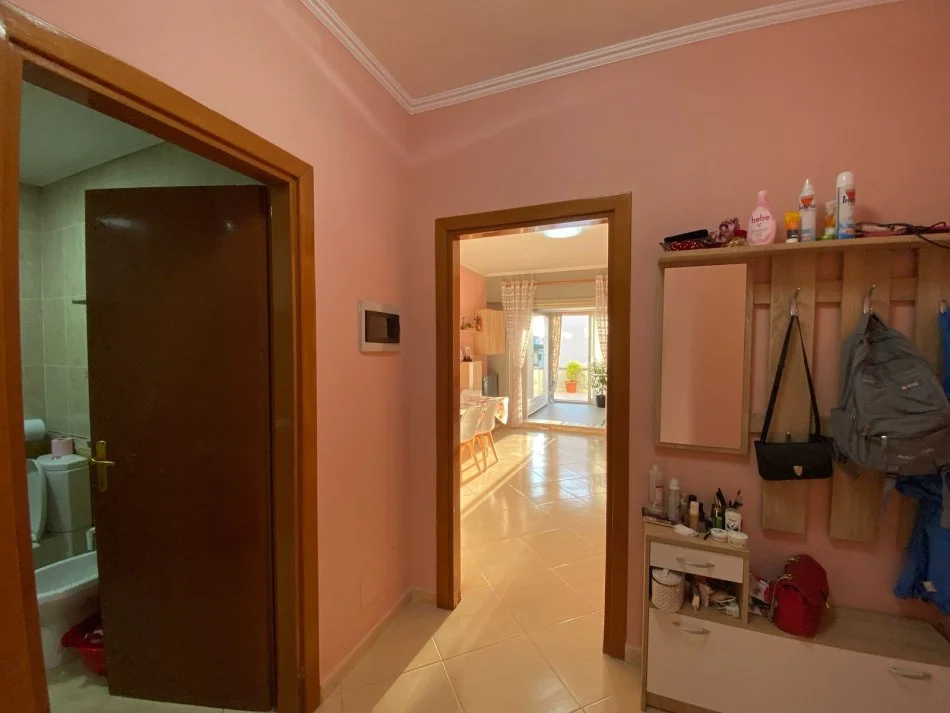 Tirane, jepet me qera 1+1 KOMUNA E PARISIT SIPER QENDRES KRISTAL CENTER Kati 2, 65 m² 550 EURO