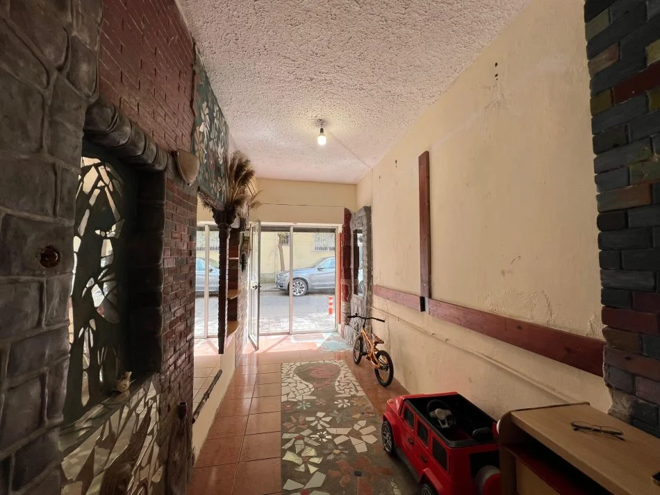 Tirane, jepet me qera ambjent biznesi Kati 0, 12 m² 200 € (Rruga Tefta Tashko Koco)