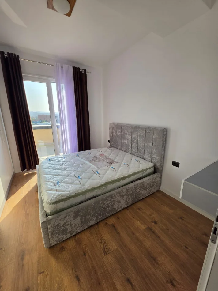 Tirane, jepet me qera apartament 2+1 , 109 m² 500 € (paskuqan)