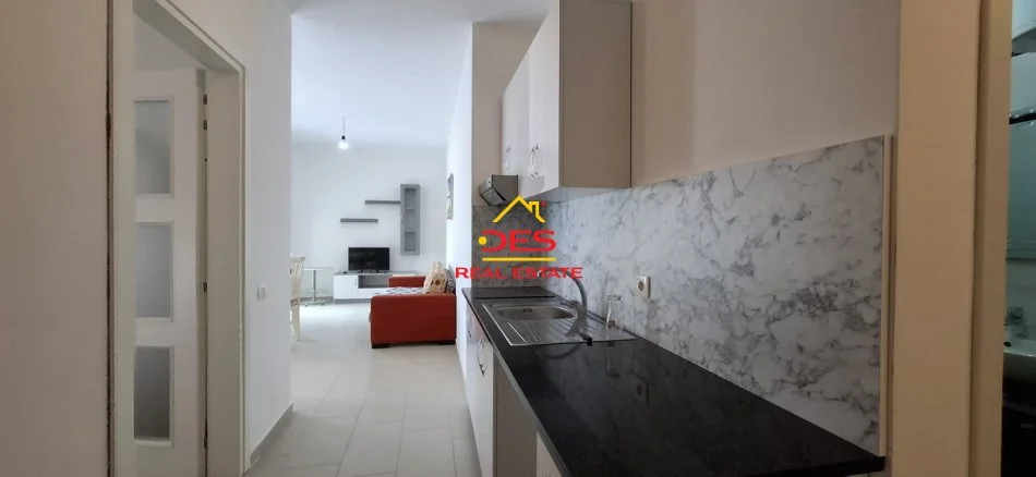 Vlore, jepet me qera apartament 1+1+Ballkon Kati 2, 70 m² 500 € (Rruga Aleksandër Moisiu)