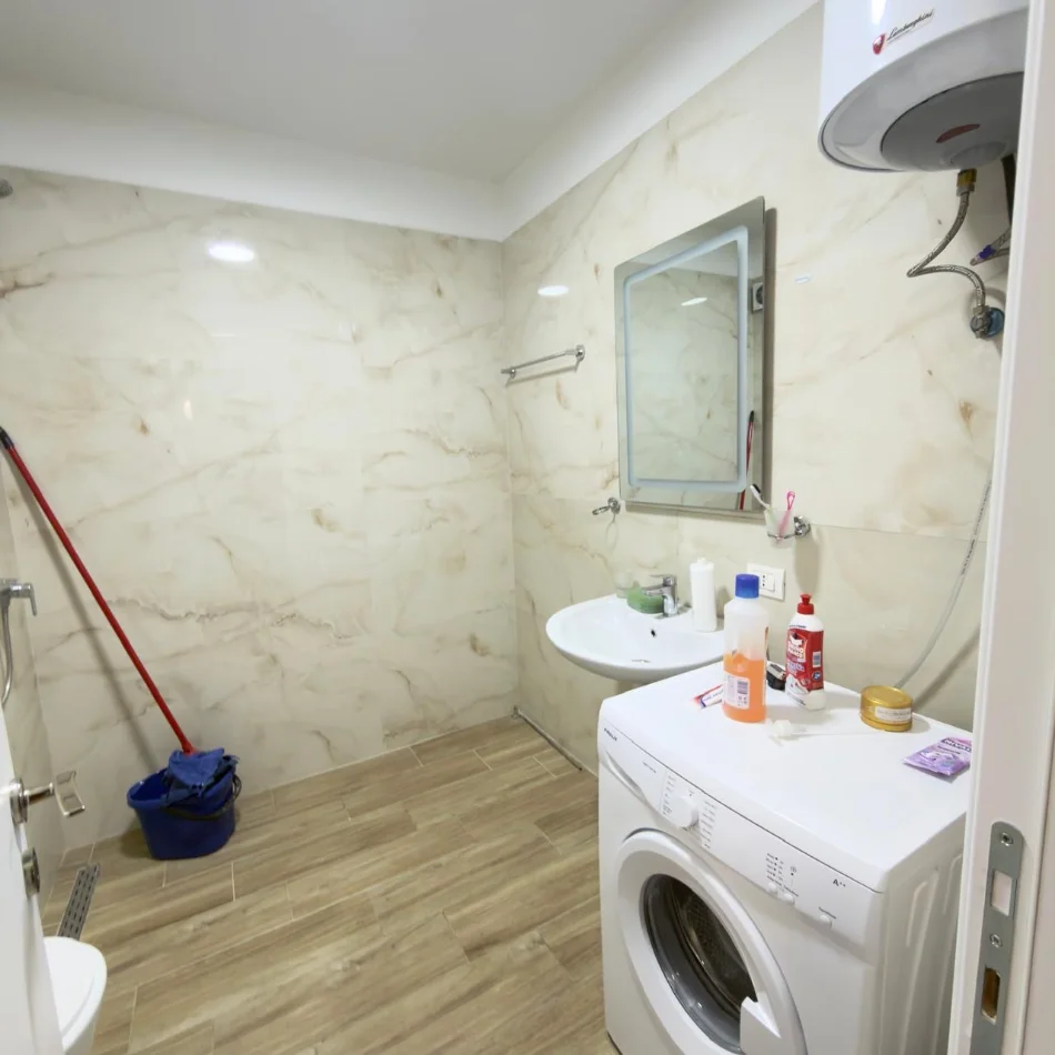 Tirane, jepet me qera apartament 2+1 Kati 2, 108 m² 600 € 