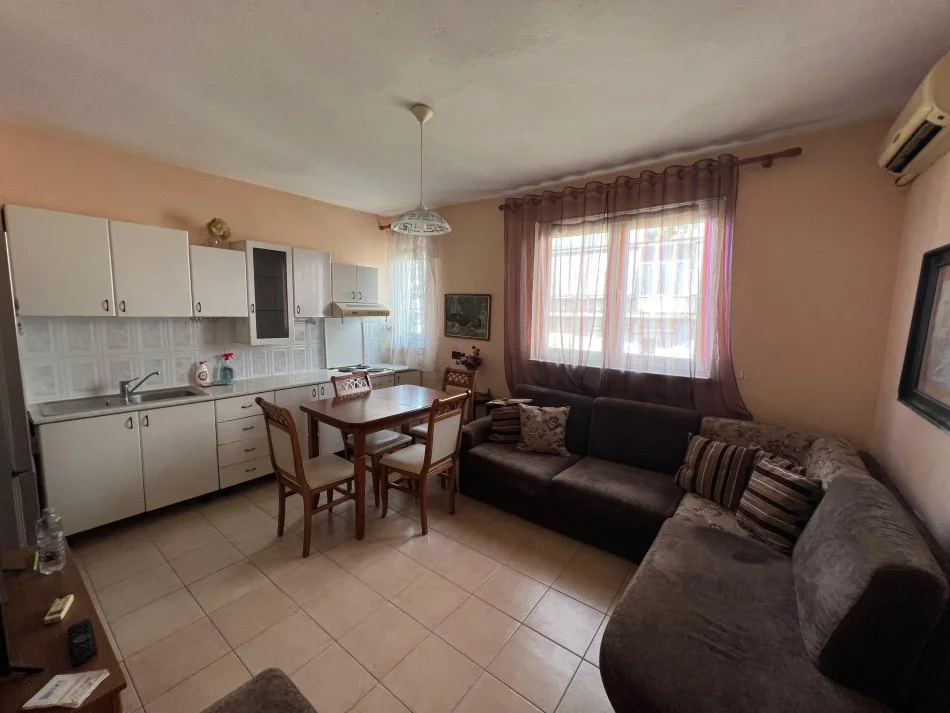 Tirane, jepet me qera apartament 2+1 Kati 5, 80 m² 500 € (Mine peza)