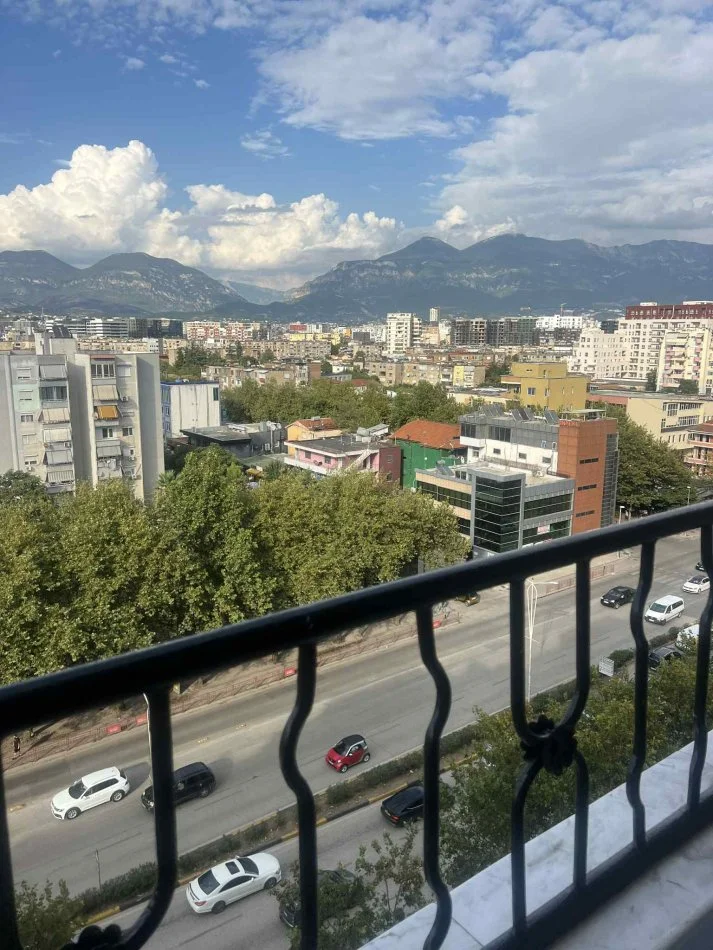 Tirane, jepet me qera apartament 2+1+Ballkon Kati 9, 100 m² 500 € (LAPRAKE RRUGE KRYESORE)