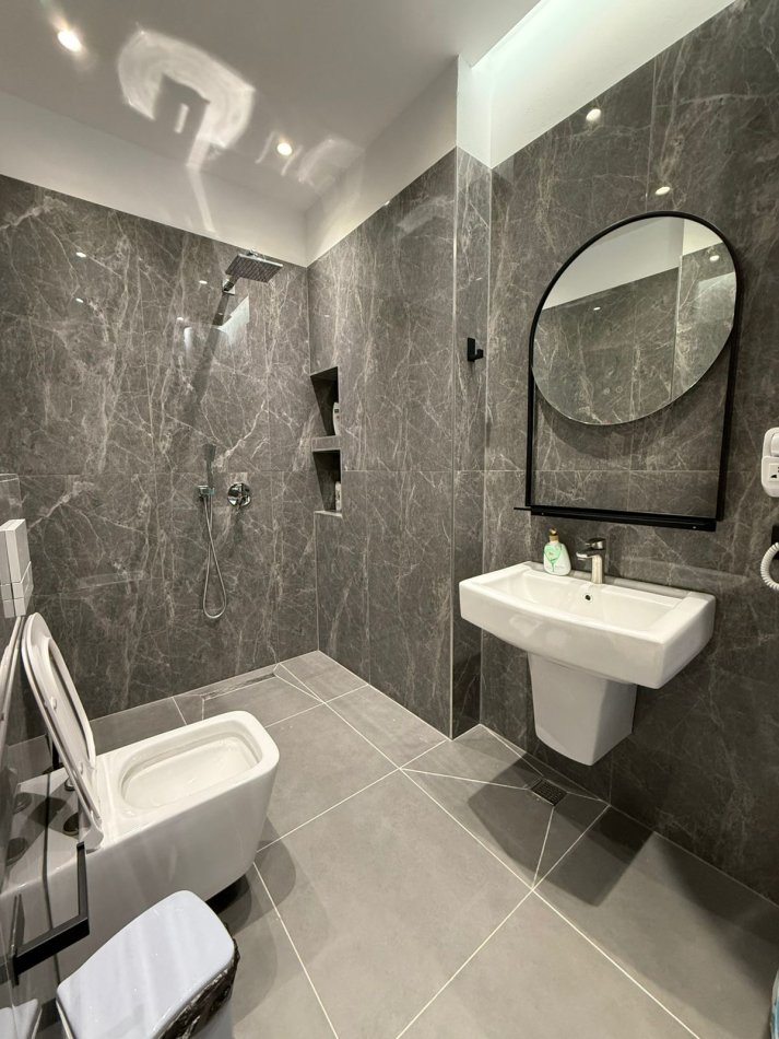 Tirane, jepet me qera apartament 1+1+Ballkon Kati 4, 60 m² 550 € (Rruga 5 Maji)