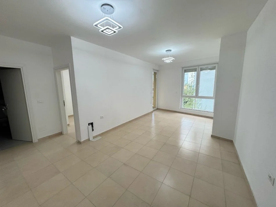 Tirane, jepet me qera apartament 1+1 Kati 2, 65 m² 350 € (Zonja curre)
