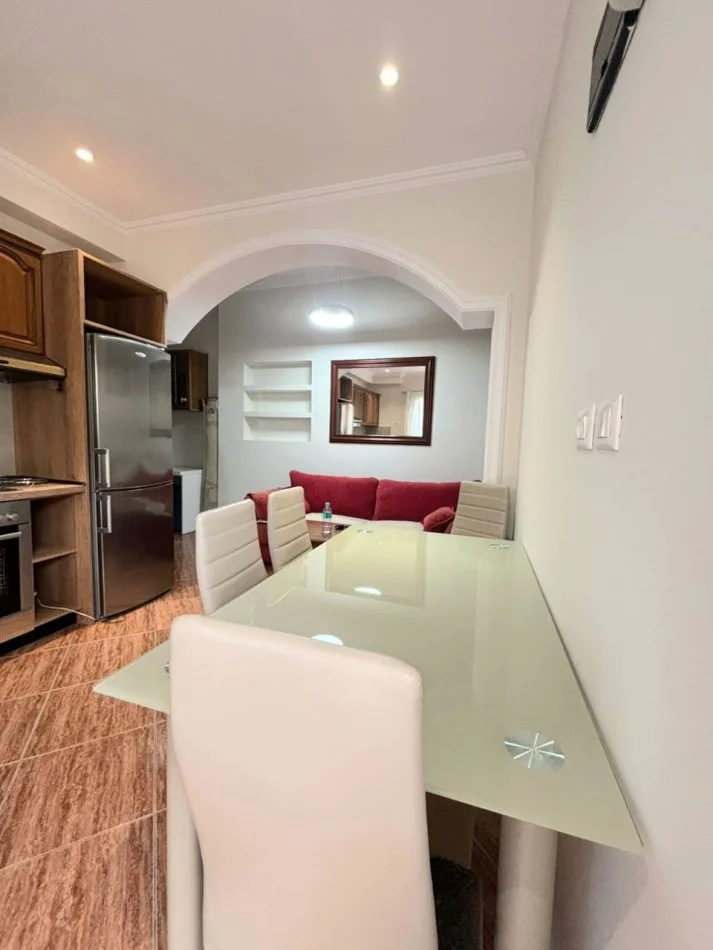 Tirane, jepet me qera apartament 1+1 Kati 1, 65 m² 420 € 