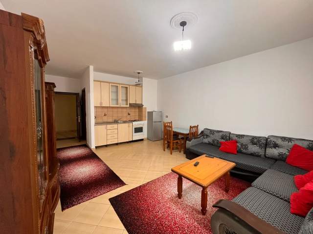 Tirane, jepet me qera apartament 1+1+BLK Kati 5, 60 m² 33.000 Leke (pallatet e Verdha kthesa e Kamzes)