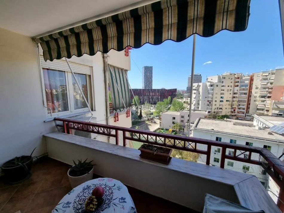 Tirane, jepet me qera apartament 2+1 Kati 5, 130 m² 1.000 € 