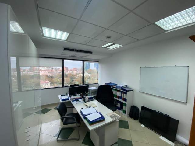 Tirane, jepet me qera zyre 110 m² 2.200 Euro (Qender)