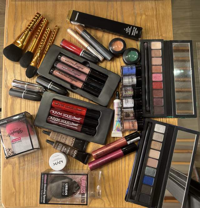 Tirane, shes Produkte origjinale Makeup 1