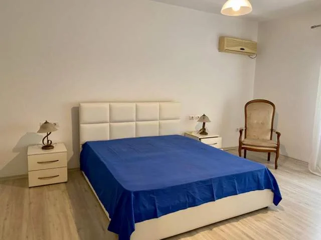 Tirane, jepet me qera Vile Kati 0, 265 m² 1.150 Euro (Pazari i Ri)