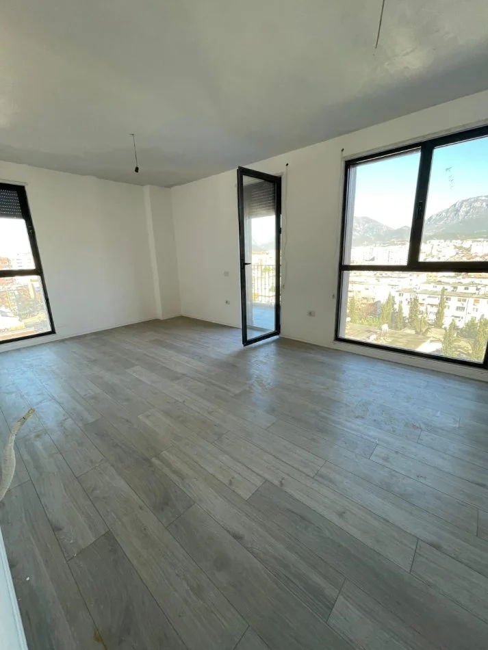 Tirane, shitet apartament 3+1+Ballkon Kati 8, 240.000 € 