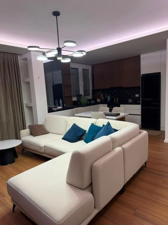 Tirane, jepet me qera apartament 2+1+Ballkon Kati 2, 90 m² 800 € (LIQENI THATE)