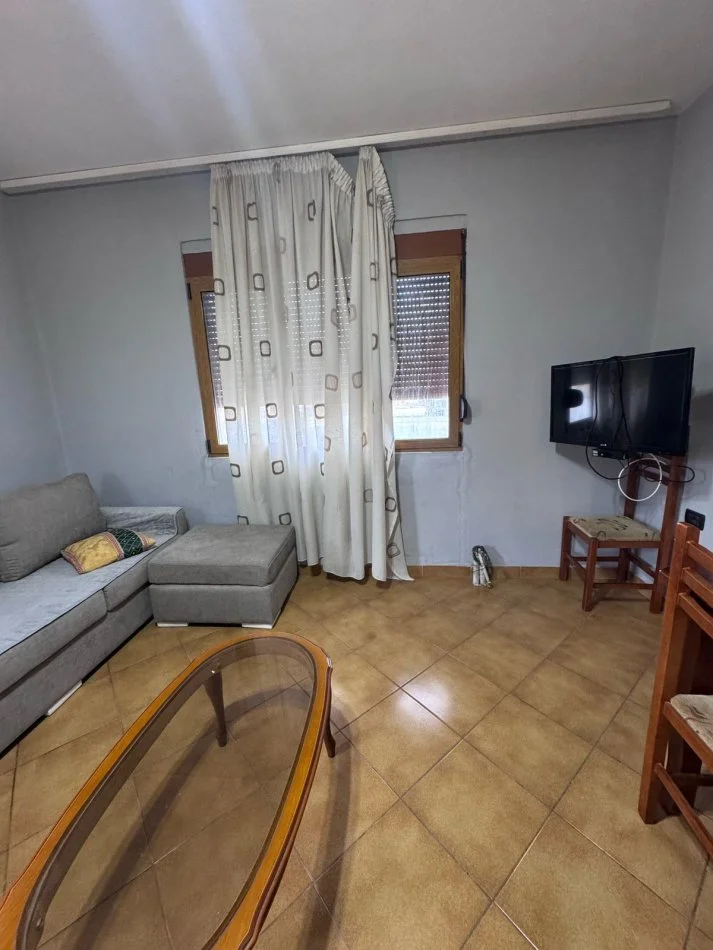 Tirane, jepet me qera apartament 1+1+Ballkon Kati 4, 70 m² 400 € (rruga Don Bosko)