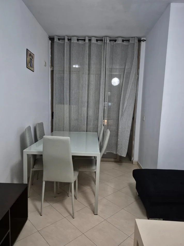 Tirane, jepet me qera apartament 2+1+Ballkon Kati 4, 72 m² 400 € (Prane 2 Palmave)