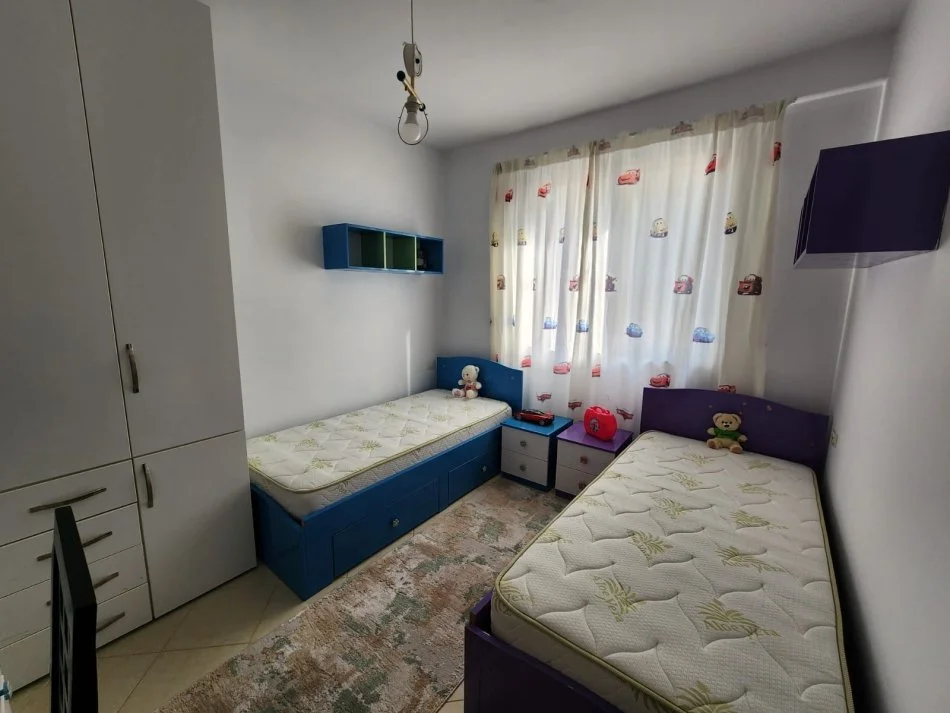 Tirane, jepet me qera apartament 2+1 Kati 3, 105 m² 400 € (Fresk pa shkuar ne spar)