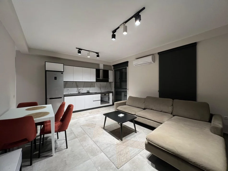 Tirane, jepet me qera apartament 1+1 Kati 3, 75 m² 700 € (Rruga E Elbasanit)