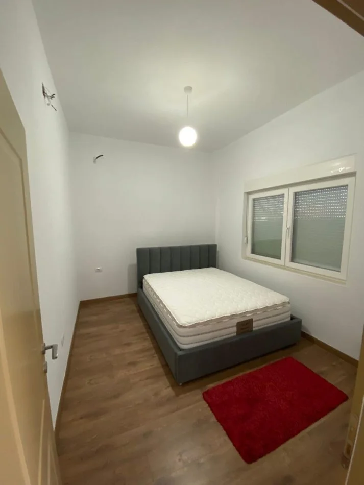 Tirane, jepet me qera apartament 1+1 , 
