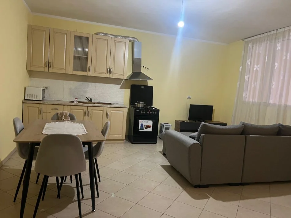 Tirane, jepet me qera apartament 2+1+Ballkon Kati 3, 85 m² 380 € (Yzberisht)