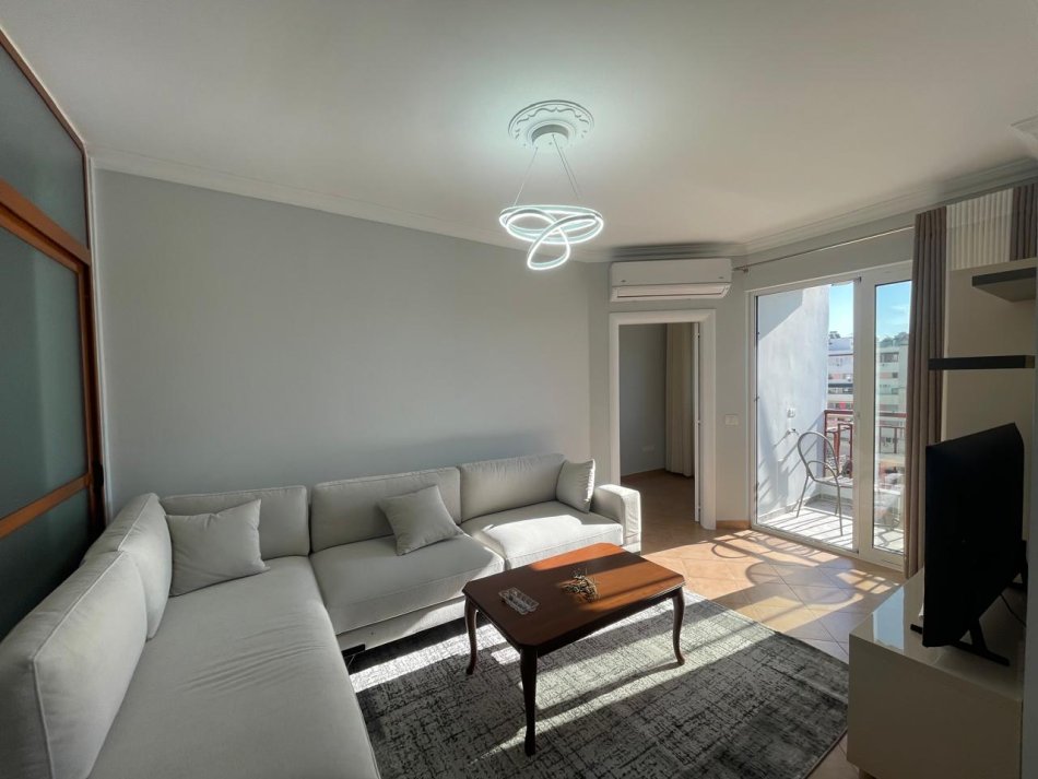 Tirane, jepet me qera apartament 2+1 Kati 7, 100 m² 800 € (Rruga e Kavajes)