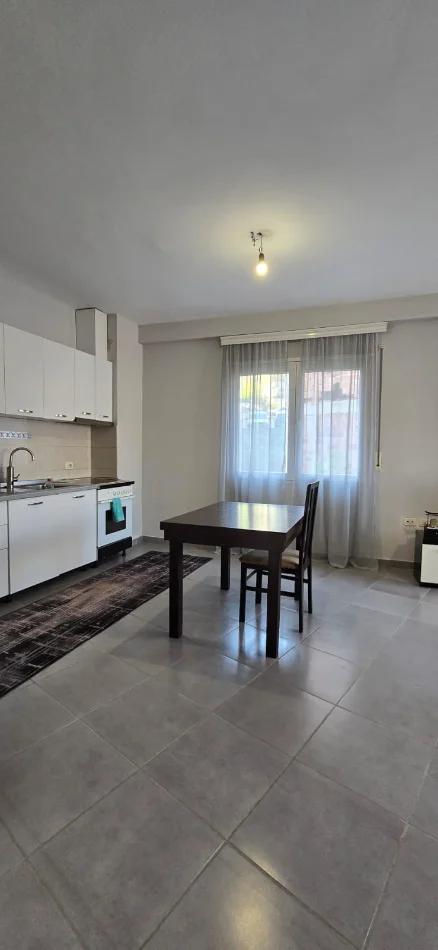 Tirane, jepet me qera apartament 1+1+Aneks+Ballkon , 85 m² 500 € (liqeni i thate , Kopshti Botanik)