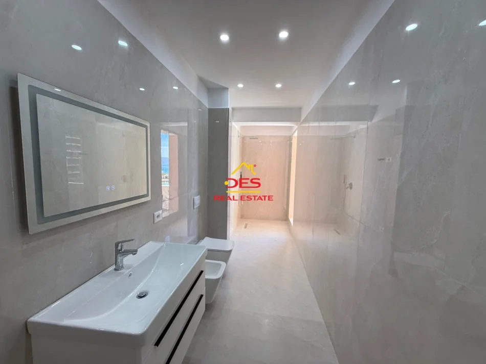 Vlore, shitet apartament 1+1+Ballkon Kati 6, 74 m² 165.000 € (Rruga Çamëria)