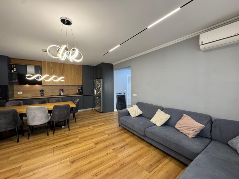 Tirane, shes apartament 2+1 Kati 12, 117 m² 310.000 € (komuna e parisit)