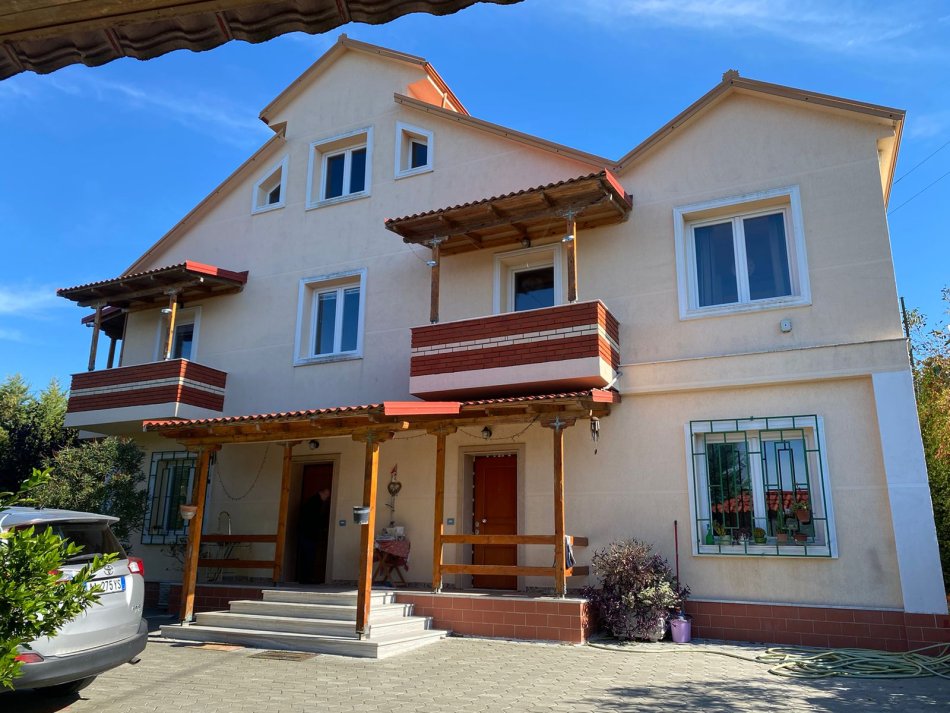 Tirane, shitet 4+1+Aneks+Ballkon Kati 3, 1.896 m² 380.000 € (PEZE E VOGEL)