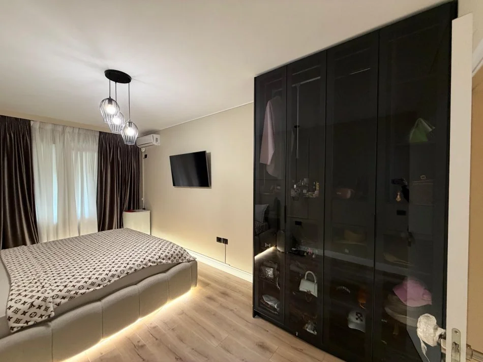 Tirane, shitet apartament 2+1+Ballkon Kati 2, 112 m² (Komuna e Parisit)