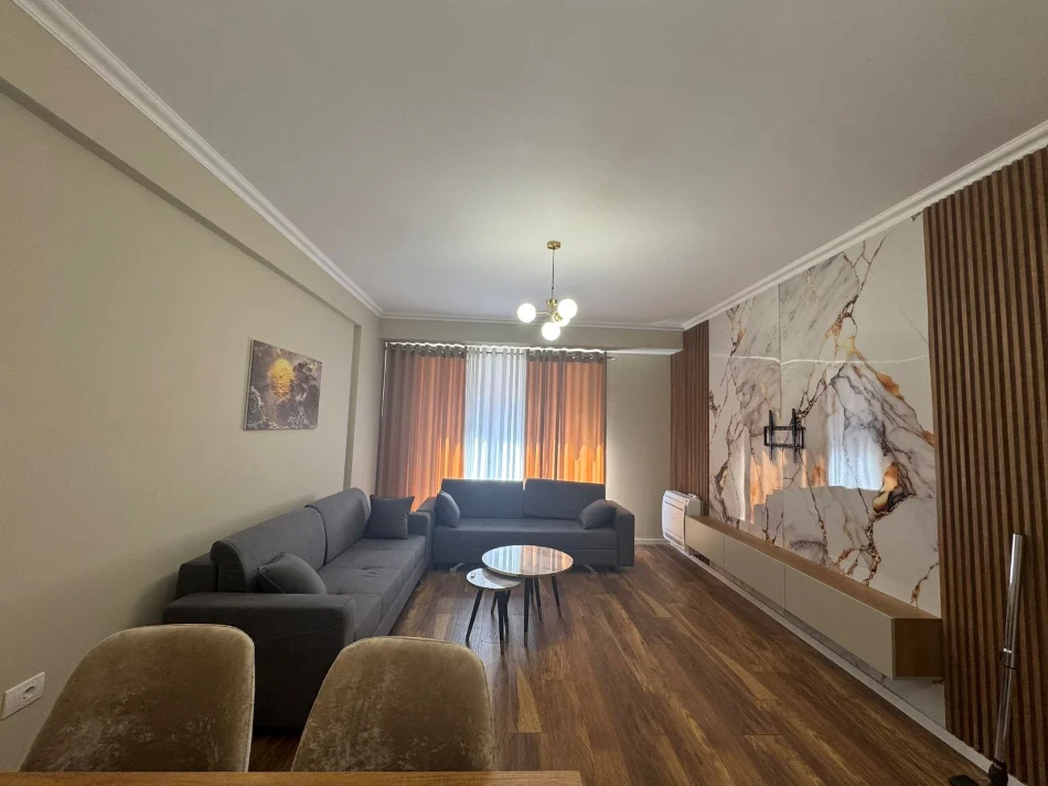 Tirane, jepet me qera apartament 1+1 , 70 m² 500 € 