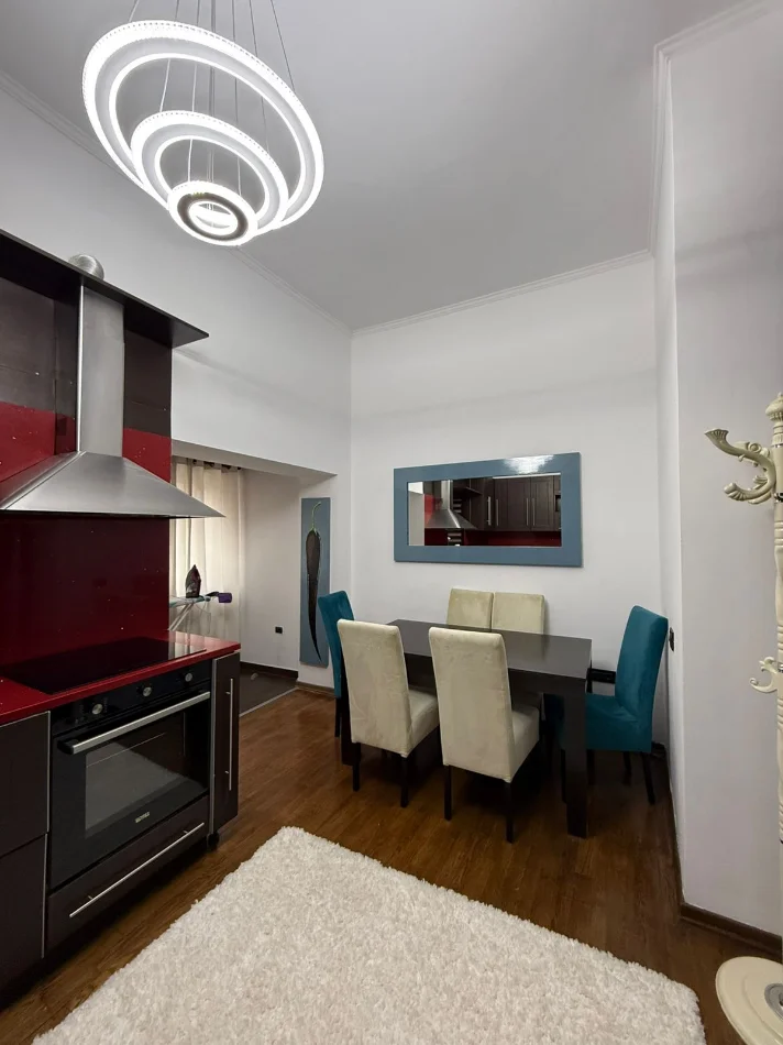 Tirane, jepet me qera apartament 2+1 Kati 4, 103 m² 1.000 € (Rruga e Barrikadave)
