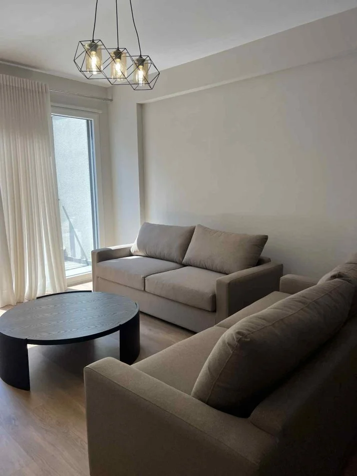 Tirane, jepet me qera apartament 2+1+Ballkon Kati 2, 100 m² 700 € (TRIO TOWER DON BOSKO)