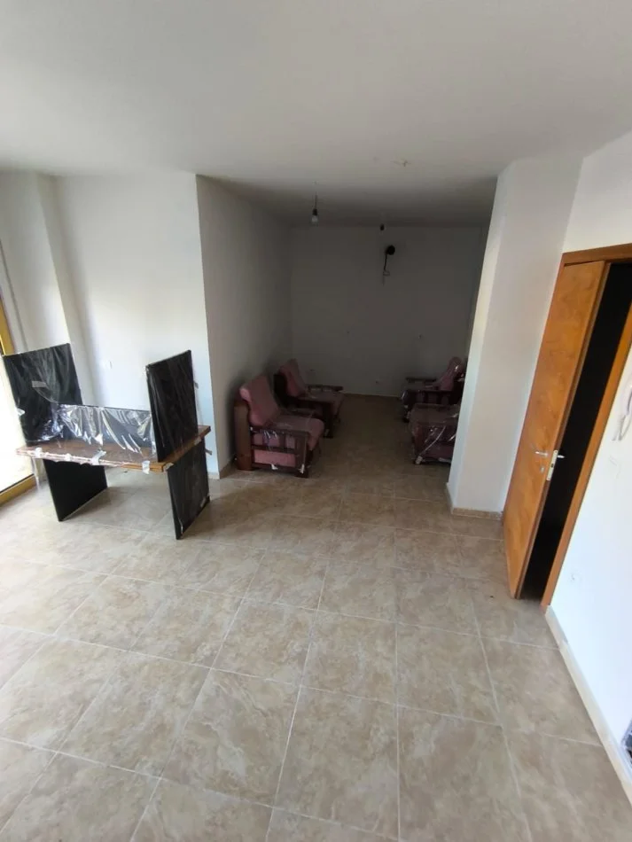 Tirane, jepet me qera zyre Kati 1, 139 m² 1.600 € (Rruga Ukraina e Lire)
