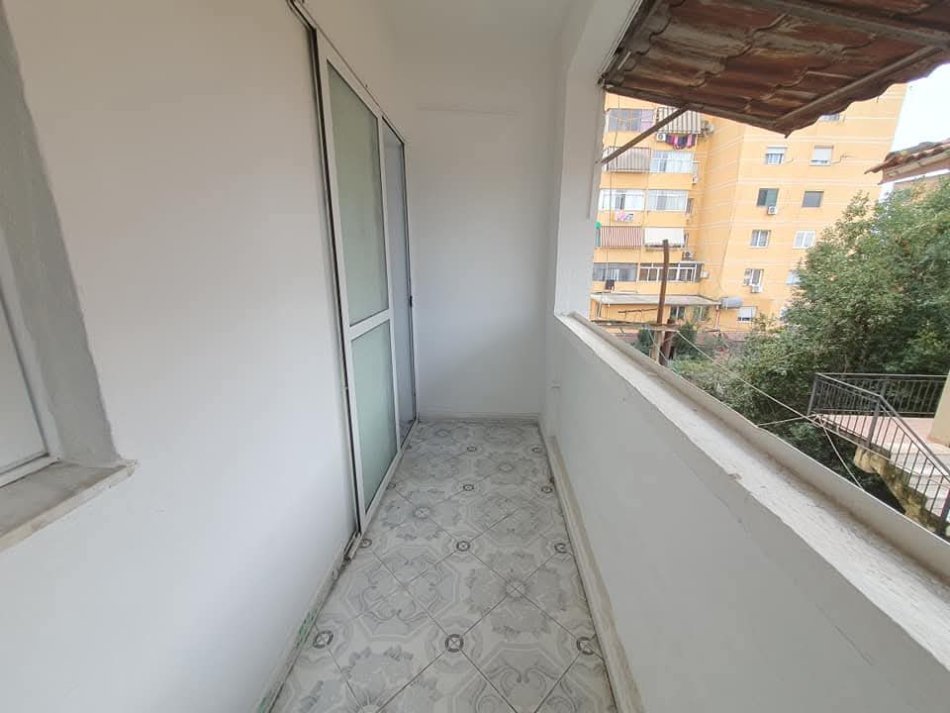 Tirane, jepet me qera apartament 1+1 Kati 3, 450 € (Porcelan)