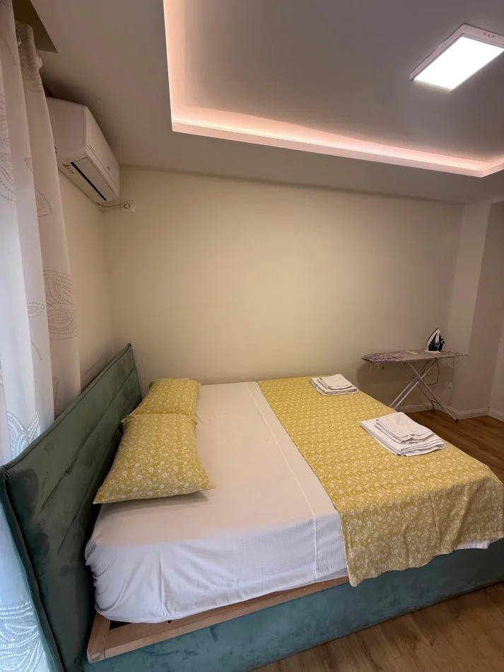 Tirane, jepet me qera apartament 2+1 , 85 m² 1.000 € (Bllok)