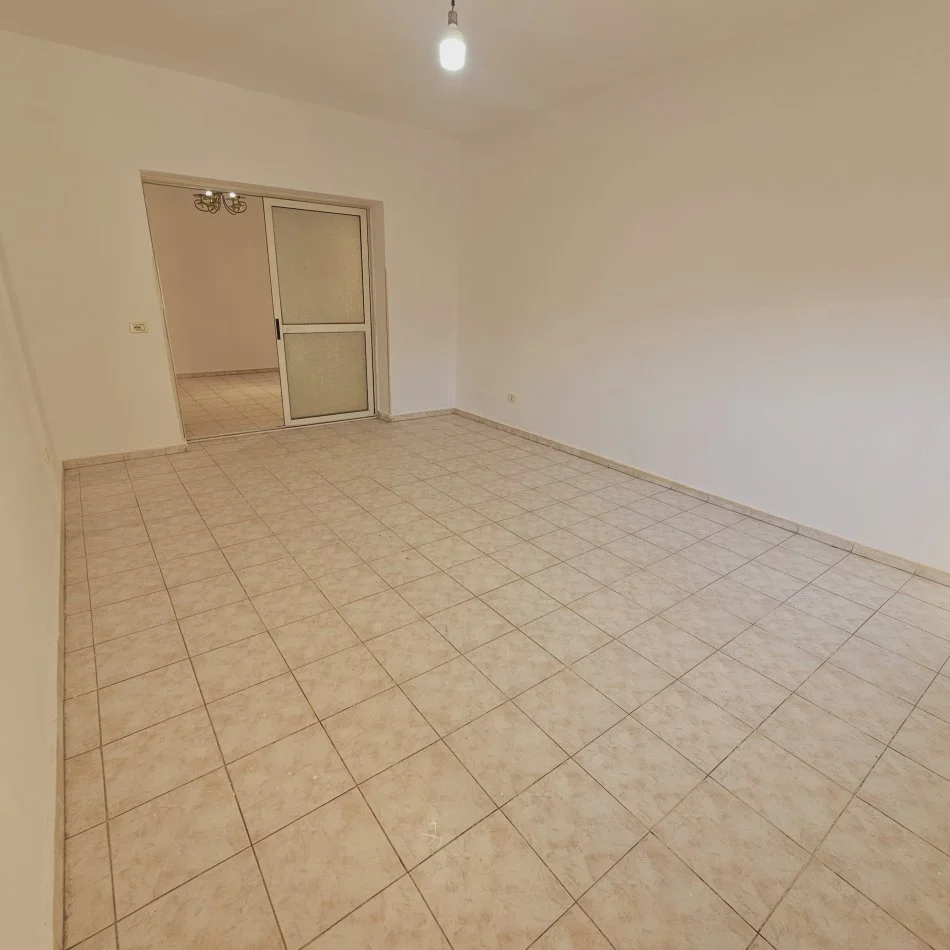 Tirane, shitet apartament 2+1+Aneks+Ballkon Kati 4, 93 m² 135.000 € (Bulevardi Zhan Dark)