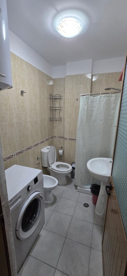 Tirane, jepet me qera apartament 1+1 Kati 7, 60 m² 500 € (Ish Parku i Autobuzave)