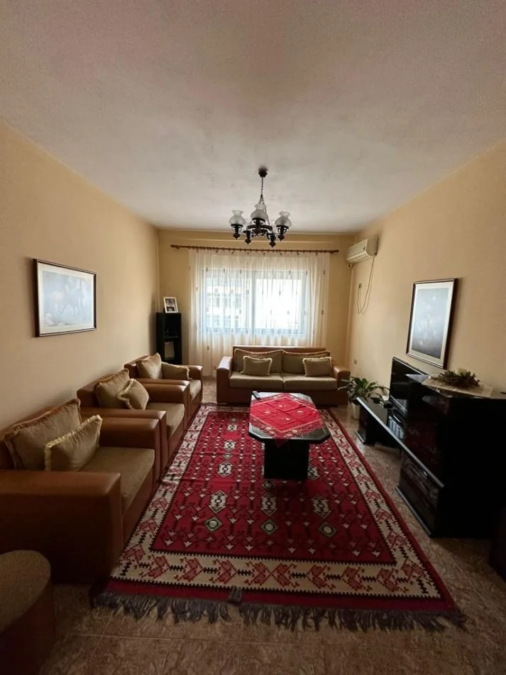 Tirane, jepet me qera apartament 3+1 Kati 2, 120 m² 600 € (RRUGA E KOSOVAREVE)