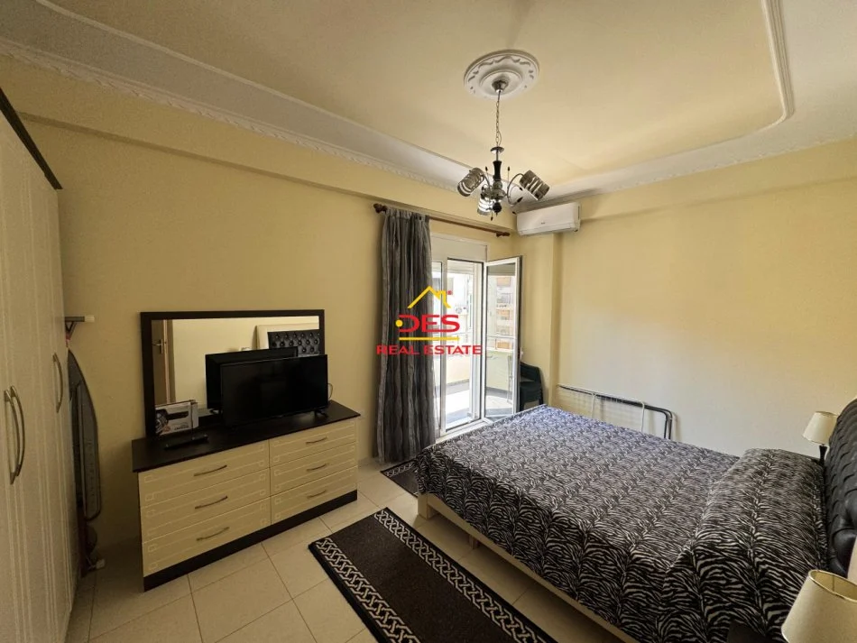 Vlore, jepet me qera apartament 1+1+Ballkon Kati 5, 70 m² 400 € (Rruga Haziz Xhyherri)