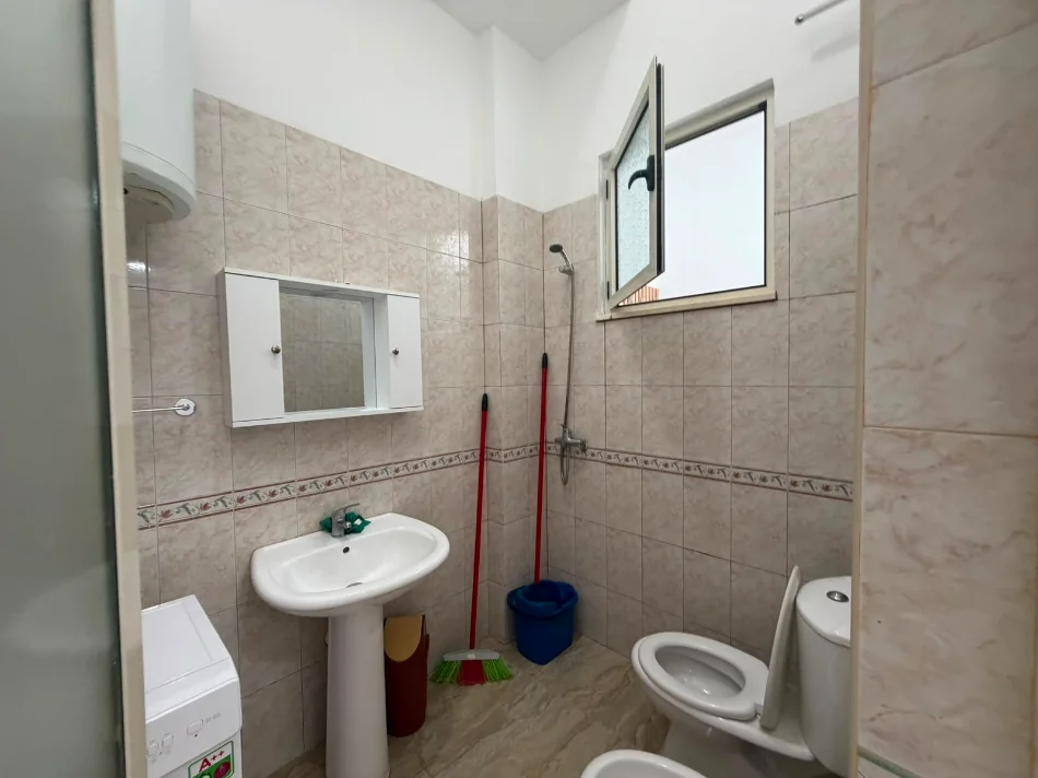 Durres, jepet me qera apartament 1+1+Ballkon Kati 0, 50 m² 300 € 