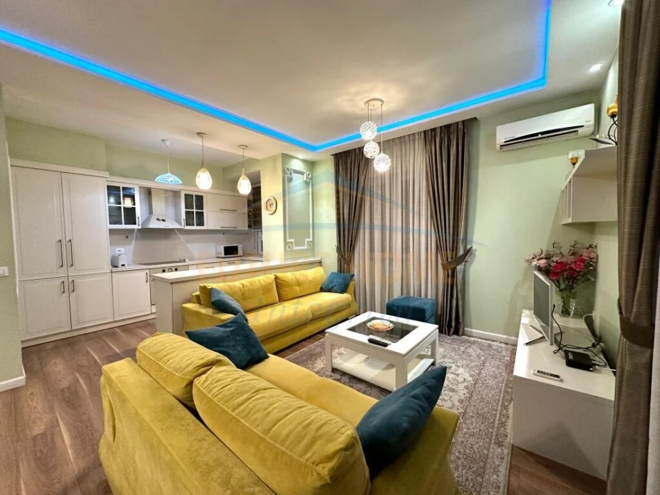 Tirane, jepet me qera apartament 2+1+Ballkon Kati 4, 120 m² 550 € (Asitr)